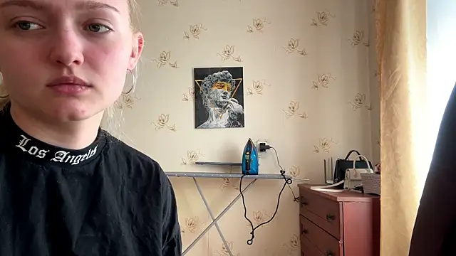Sophia Blonde online show from 04.21.26