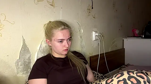 Sophia Blonde online show from 04.24.26