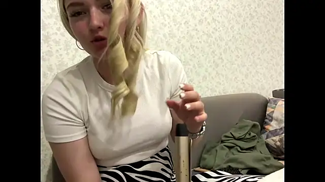 Sophia Blonde online show from 05.18.26