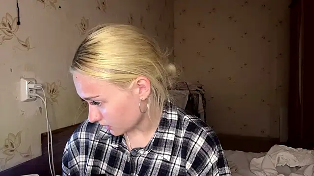 Sophia Blonde online show from 05.20.26
