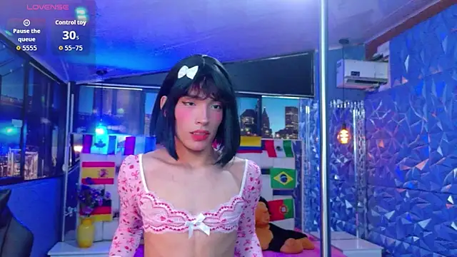 IsaacNovaa online show from 06.12.26