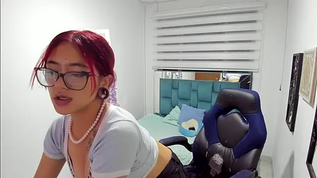 Sara Red X online show from 04.08.26
