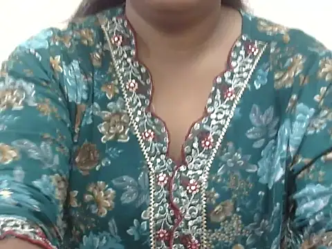 Snapshot of Sana_Khaan chatting on 03.27.26 Sana Khaan online show from 03.27.26