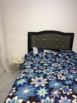 Saraa M online show from 04.15.26