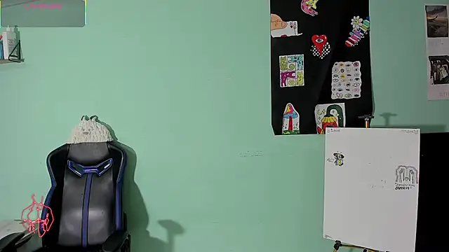 TYLERhHOT2005 online show from 04.25.26