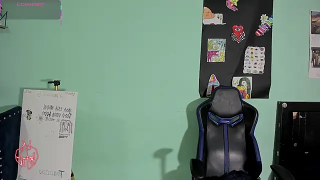 TYLERhHOT2005 online show from 05.03.26