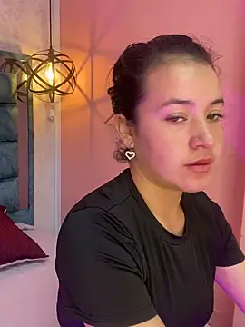 Snapshot of tinkerbell_pink22 chatting on 03.31.26 tinkerbell pink22 online show from 03.31.26