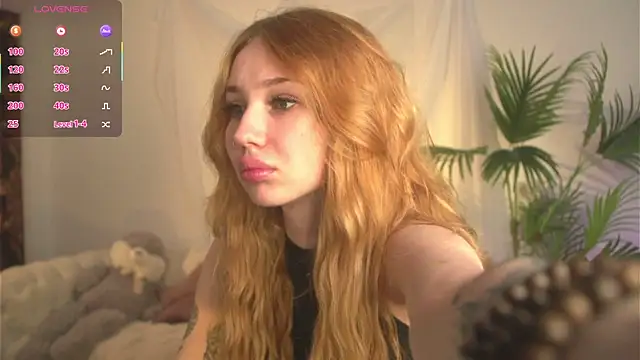 Snapshot of zoeforrd chatting on 06.24.26 zoeforrd online show from 06.24.26