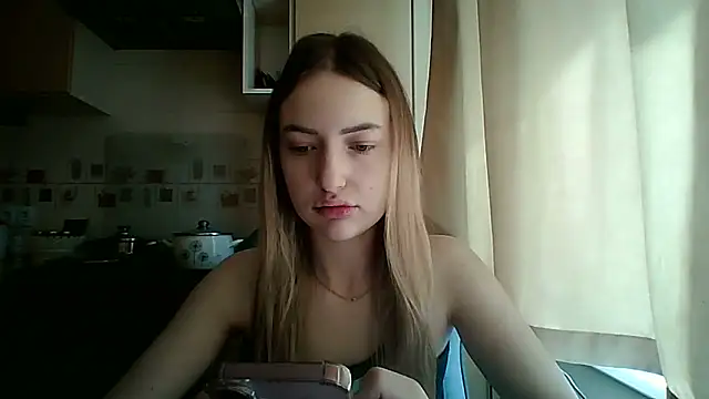 KariLindsey online show from 04.17.26