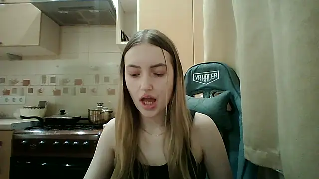 KariLindsey online show from 04.18.26