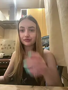 KariLindsey online show from 04.18.26