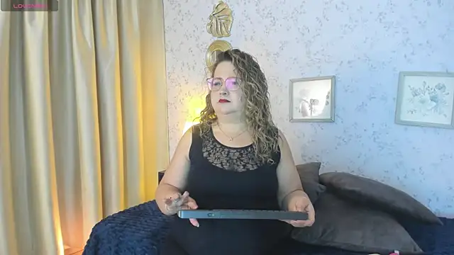 Martinacurvy  online show from 06.19.26