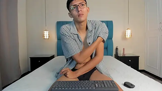 Ian  Fire online show from 04.04.26