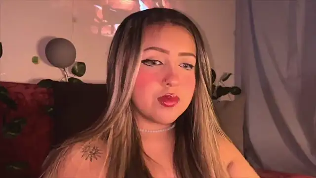 Snapshot of NinaValencia_ chatting on 04.22.26 NinaValencia online show from 04.22.26