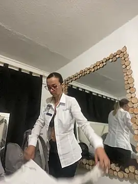 AlanaBrunetteX X online show from 04.29.26