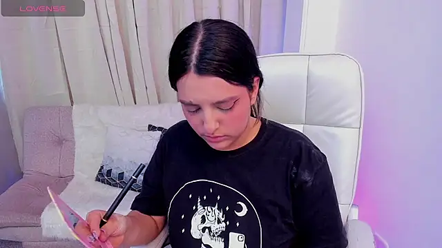 Arihanna London online show from 04.25.26