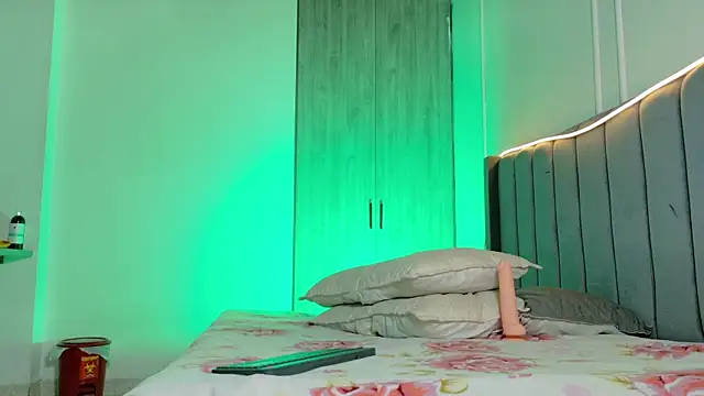 tifaniith  online show from 03.27.26