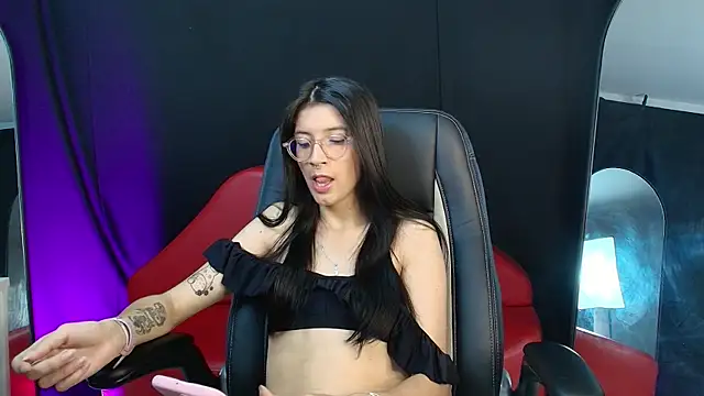 Snapshot of jazminswee chatting on 04.30.26 jazminswee online show from 04.30.26
