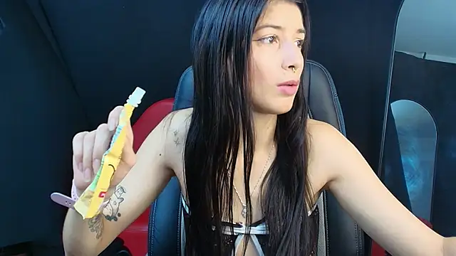 Snapshot of jazminswee chatting on 05.01.26 jazminswee online show from 05.01.26