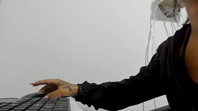 Snapshot of ElectraCurly chatting on 04.08.26 ElectraCurly online show from 04.08.26