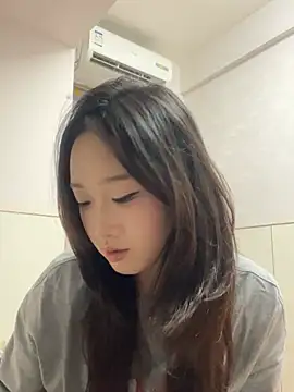 Snapshot of Alice-babyone chatting on 04.27.26 Alice-babyone online show from 04.27.26
