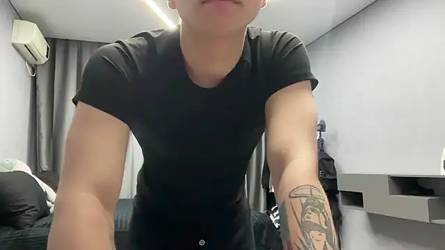 MaxWoolf online show from 04.18.26