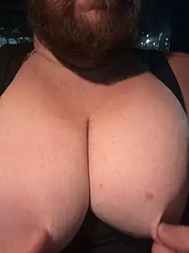 Snapshot of hugemanbreasts chatting on 07.24.26 hugemanbreasts online show from 07.24.26