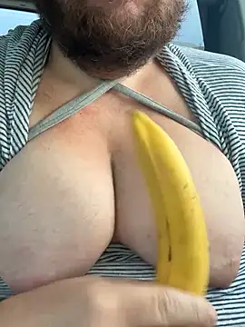 Snapshot of hugemanbreasts chatting on 07.25.26 hugemanbreasts online show from 07.25.26