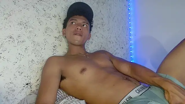 Snapshot of tonydesire_ chatting on 04.11.26 tonydesire online show from 04.11.26