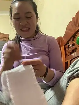 Snapshot of Sunny-smile1 chatting on 04.01.26 Sunny-smile1 online show from 04.01.26