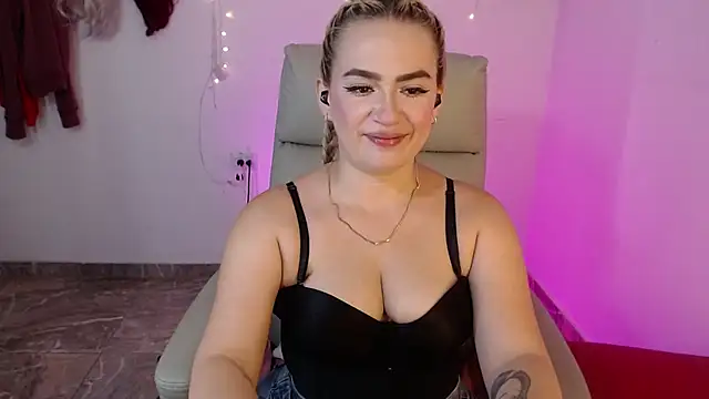 Carolina 2403 online show from 06.25.26