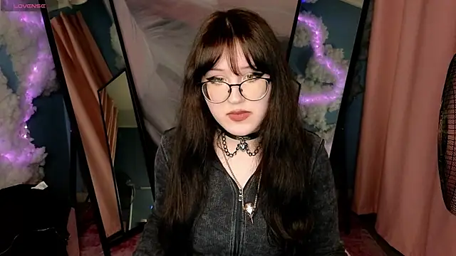 Snapshot of Laura__Wilson chatting on 04.08.26 Laura Wilson online show from 04.08.26