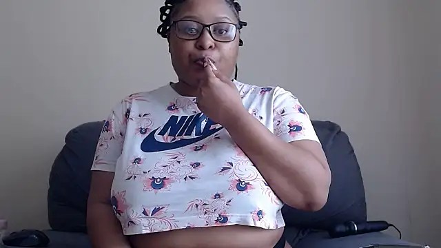 Snapshot of xxZoeyx chatting on 11.23.25 xxZoeyx online show from 11.23.25