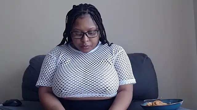 Snapshot of xxZoeyx chatting on 11.29.25 xxZoeyx online show from 11.29.25