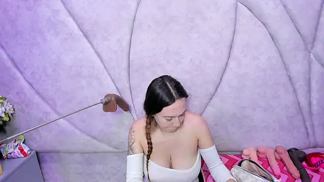 Luxurious breastfeeder online show from 03.31.26