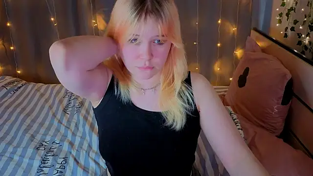 Snapshot of unburnedgirl chatting on 04.24.26 unburnedgirl online show from 04.24.26