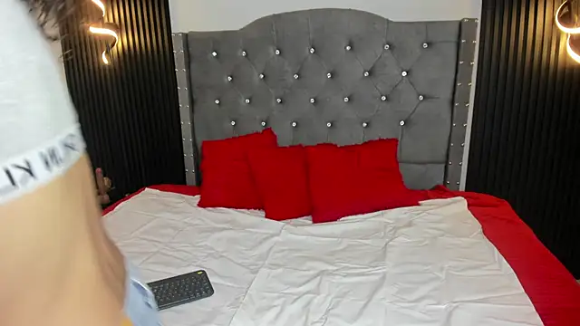 Skylee and Violet online show from 05.20.26