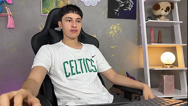 Snapshot of noah_magno_ chatting on 04.09.26 noah magno online show from 04.09.26