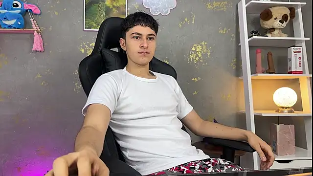 Snapshot of noah_magno_ chatting on 04.11.26 noah magno online show from 04.11.26