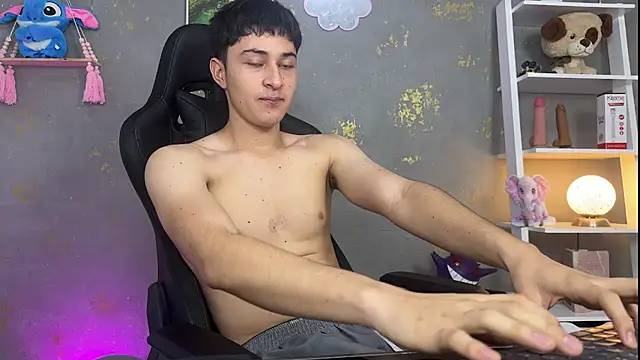 Snapshot of noah_magno_ chatting on 04.12.26 noah magno online show from 04.12.26