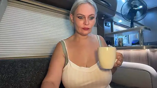 Snapshot of BustySwingingSlut chatting on 06.28.26 BustySwingingSlut online show from 06.28.26