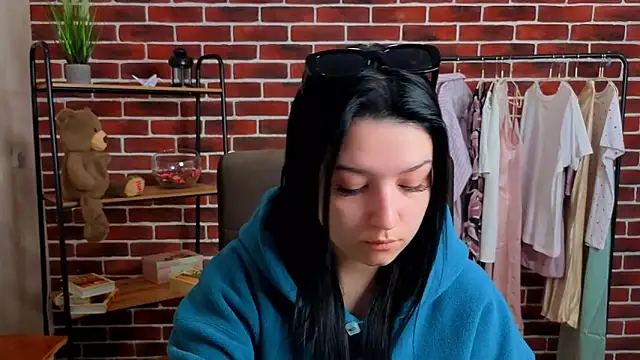 AnnaaPage online show from 04.15.26