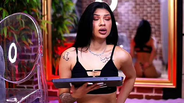 SpicyLeyla online show from 04.18.26