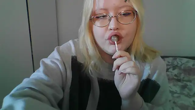 Snapshot of Elayne_Sweet chatting on 04.18.26 Elayne Sweet online show from 04.18.26