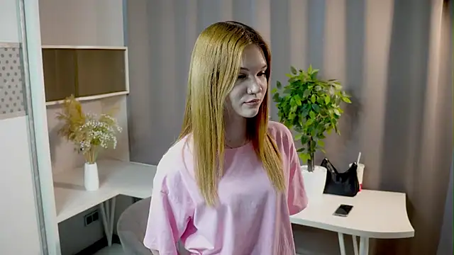 Snapshot of DawnByard chatting on 04.03.26 DawnByard online show from 04.03.26