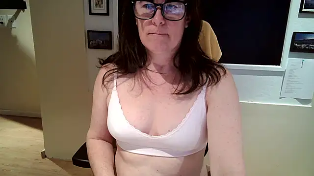 CuriousMadame online show from 04.18.26