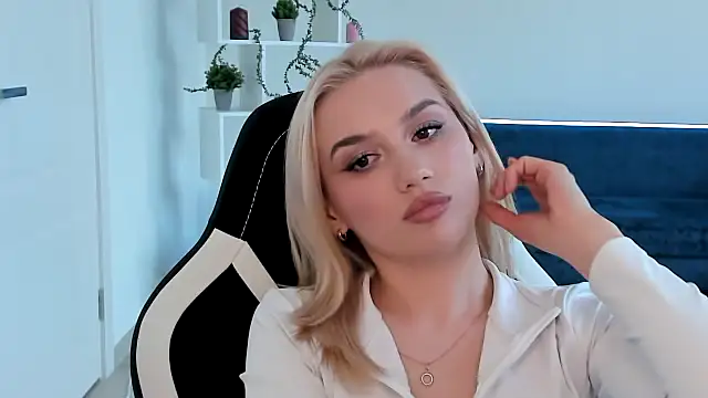 CarmonMola online show from 04.01.26