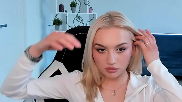 CarmonMola online show from 04.01.26