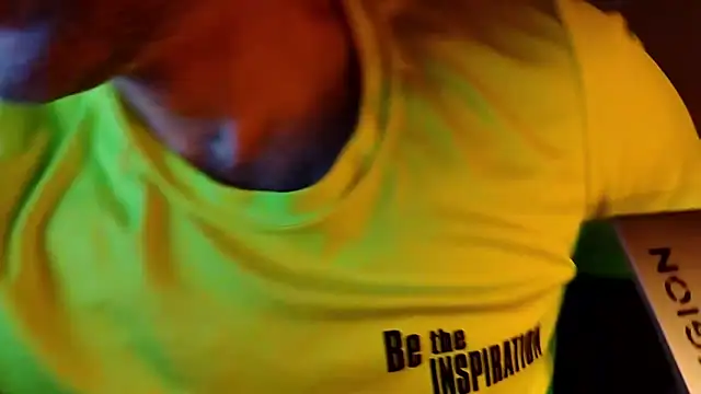 Snapshot of barebearstudio chatting on 04.01.26 barebearstudio online show from 04.01.26