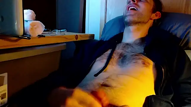 Snapshot of barebearstudio chatting on 04.02.26 barebearstudio online show from 04.02.26